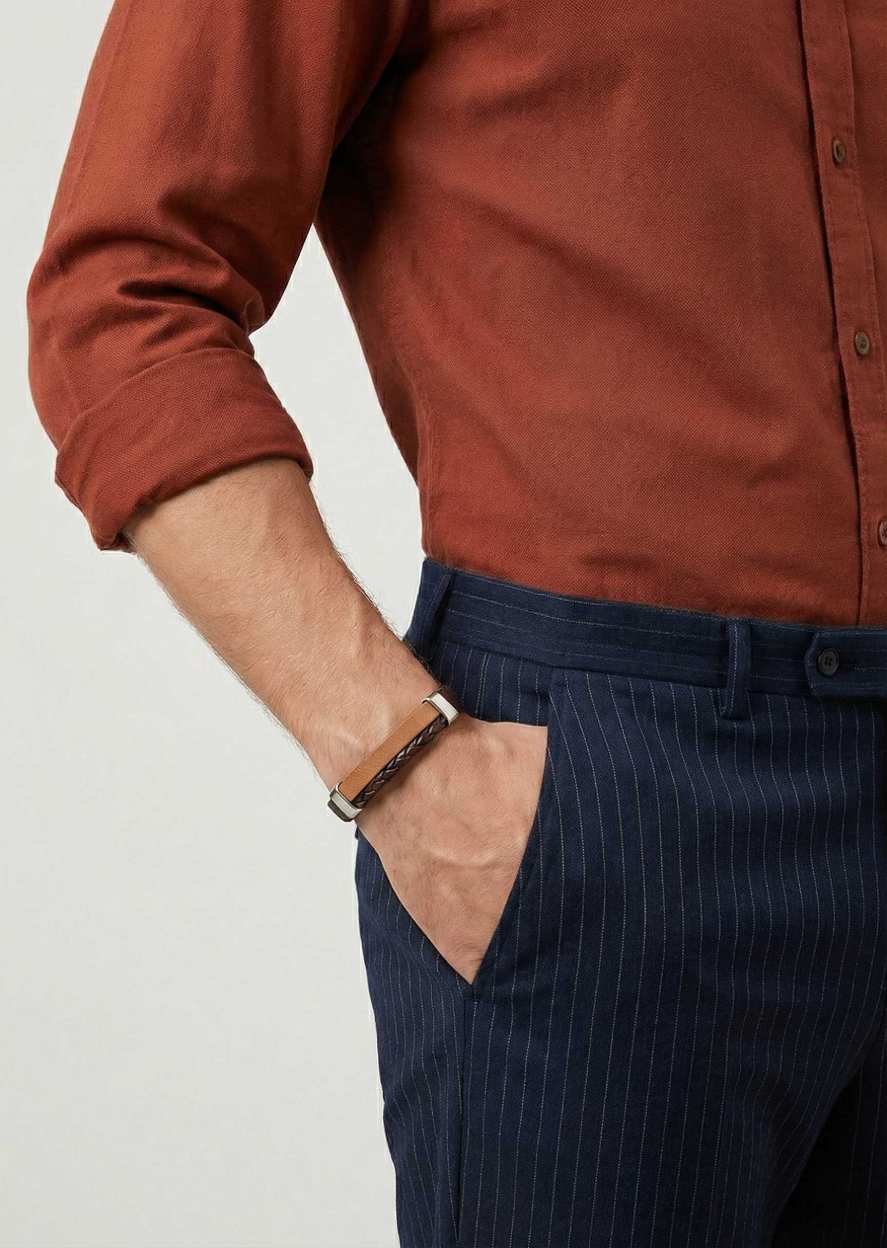 دستبند چرم 2421901