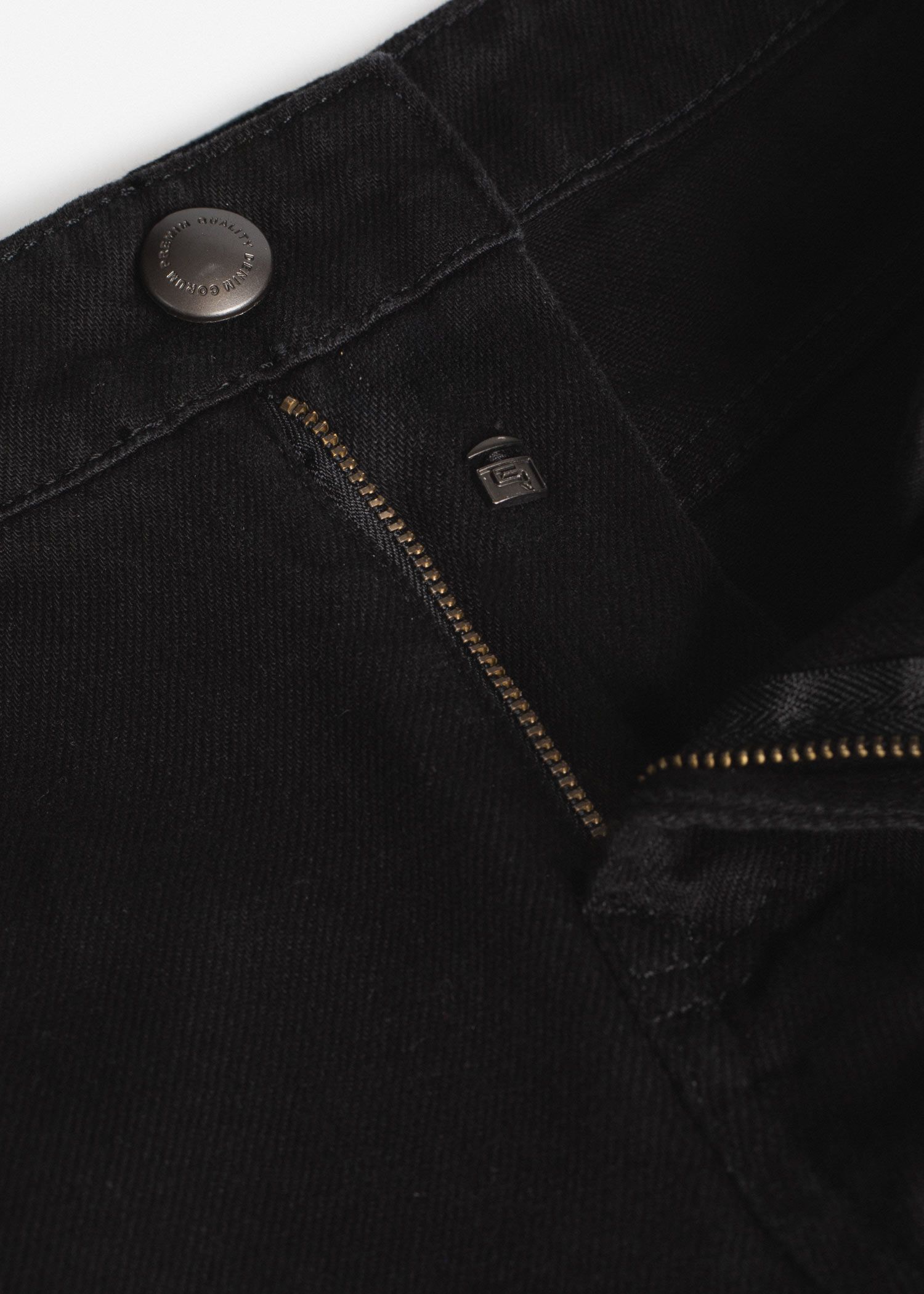 شلوار جین Tapered-Fit