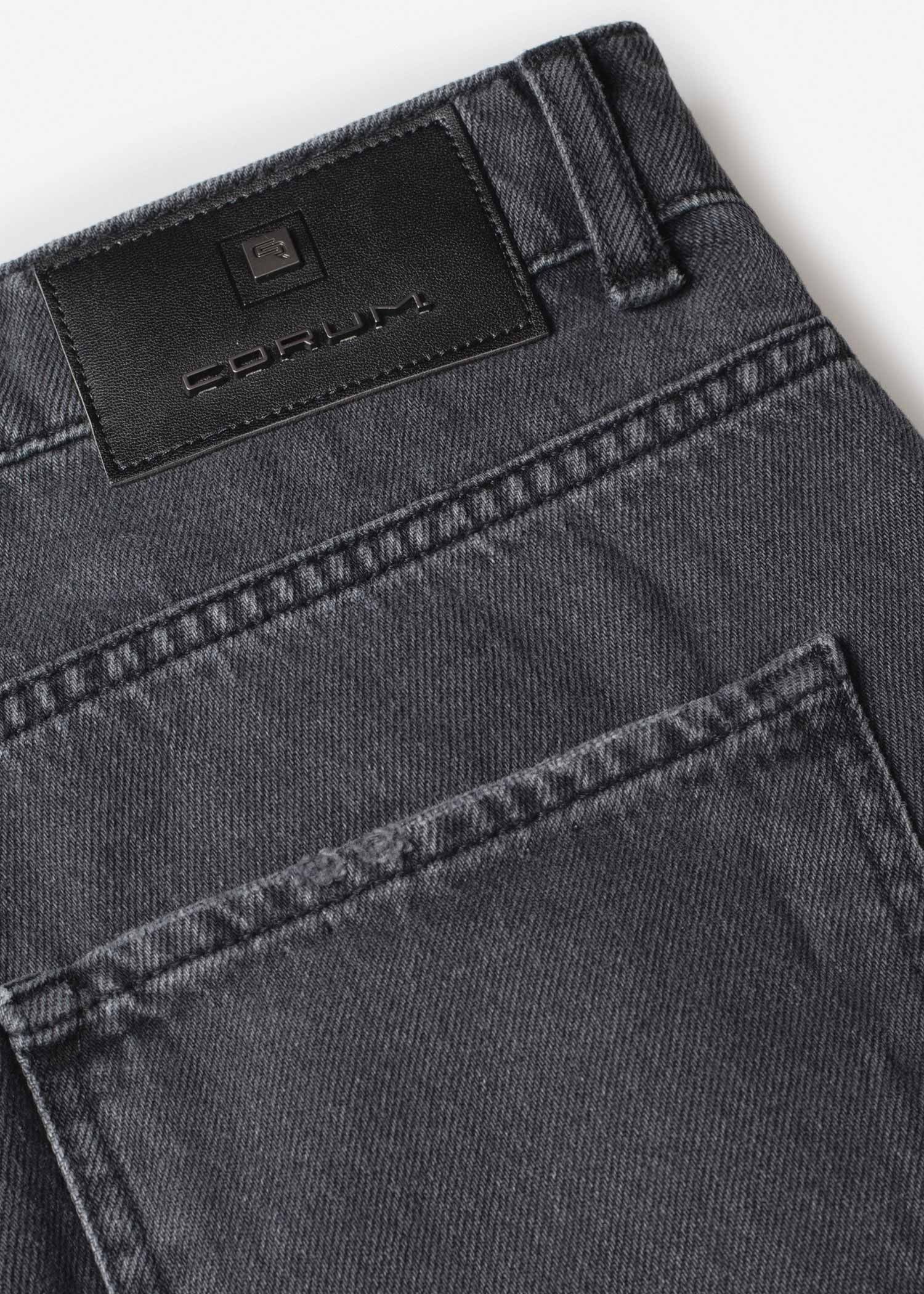 شلوار جین Tapered-Fit