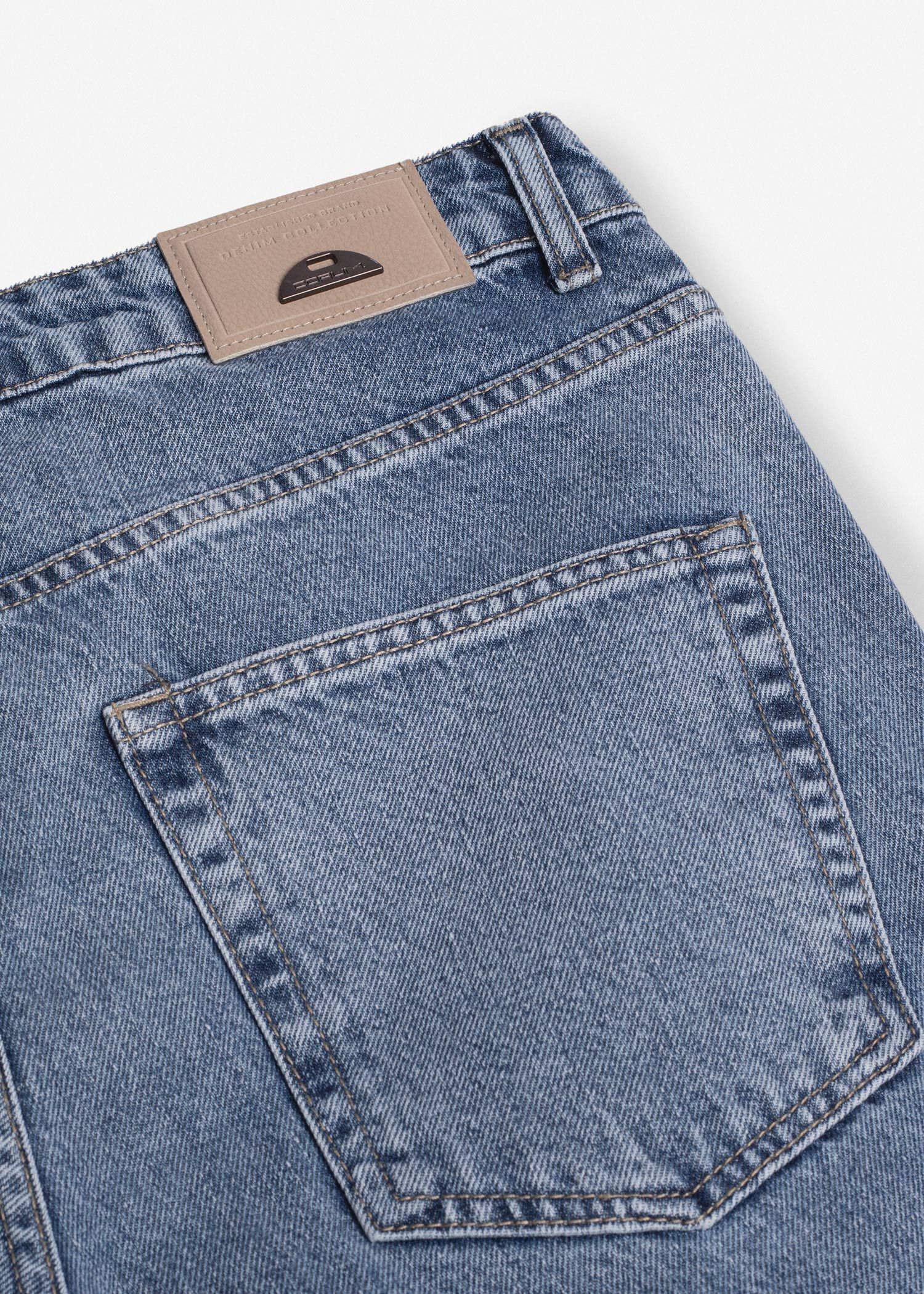 شلوار جین Tapered-Fit