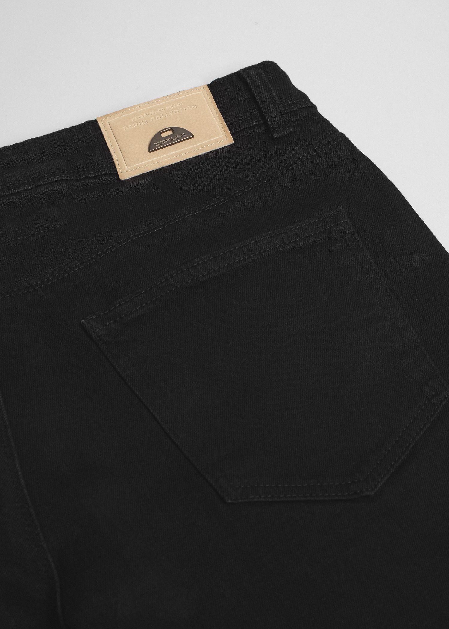 شلوار جین Slim-Fit