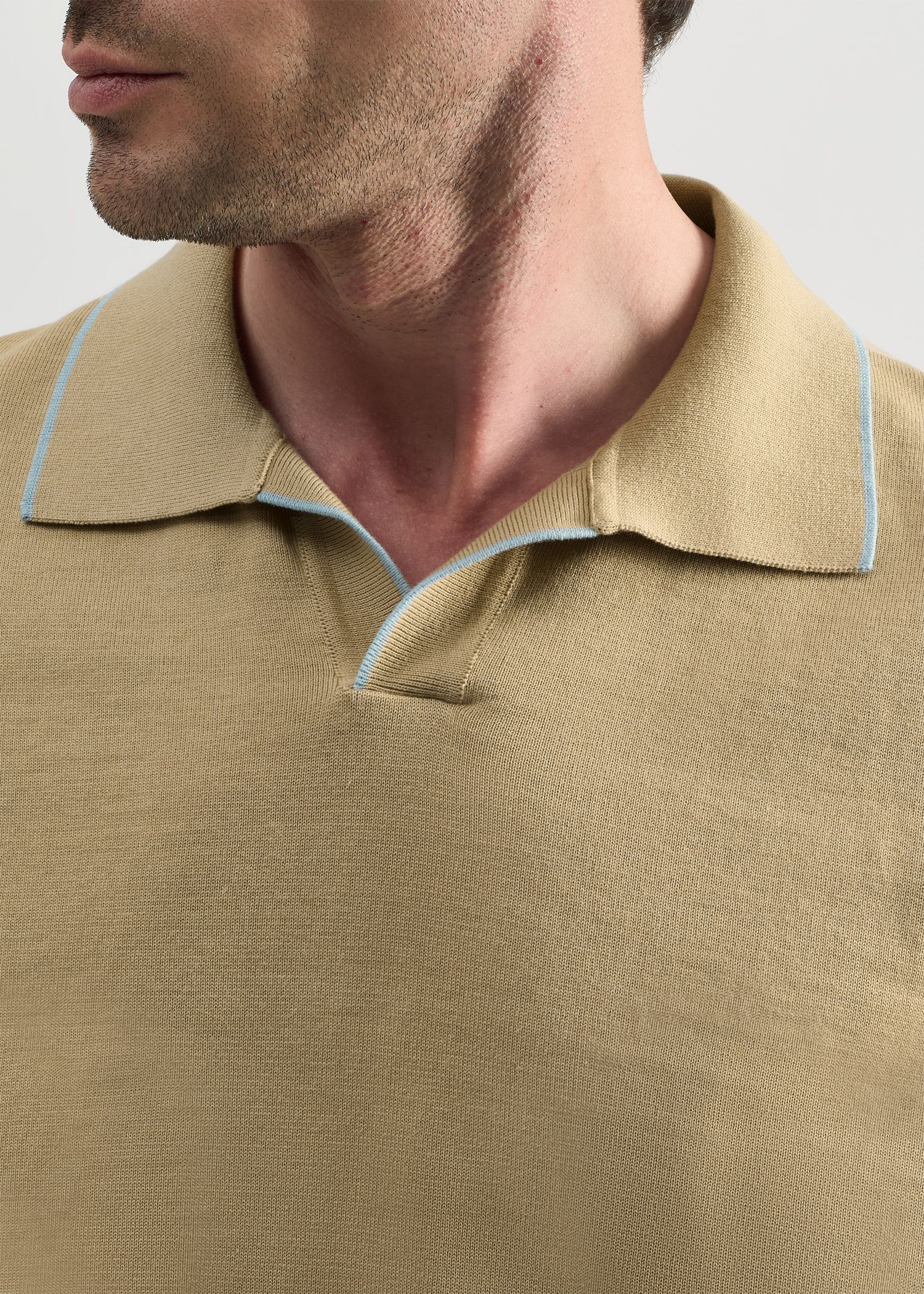 پولوشرت V_Neck